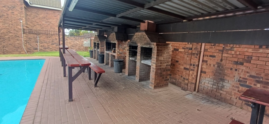 2 Bedroom Property for Sale in Langenhovenpark Free State